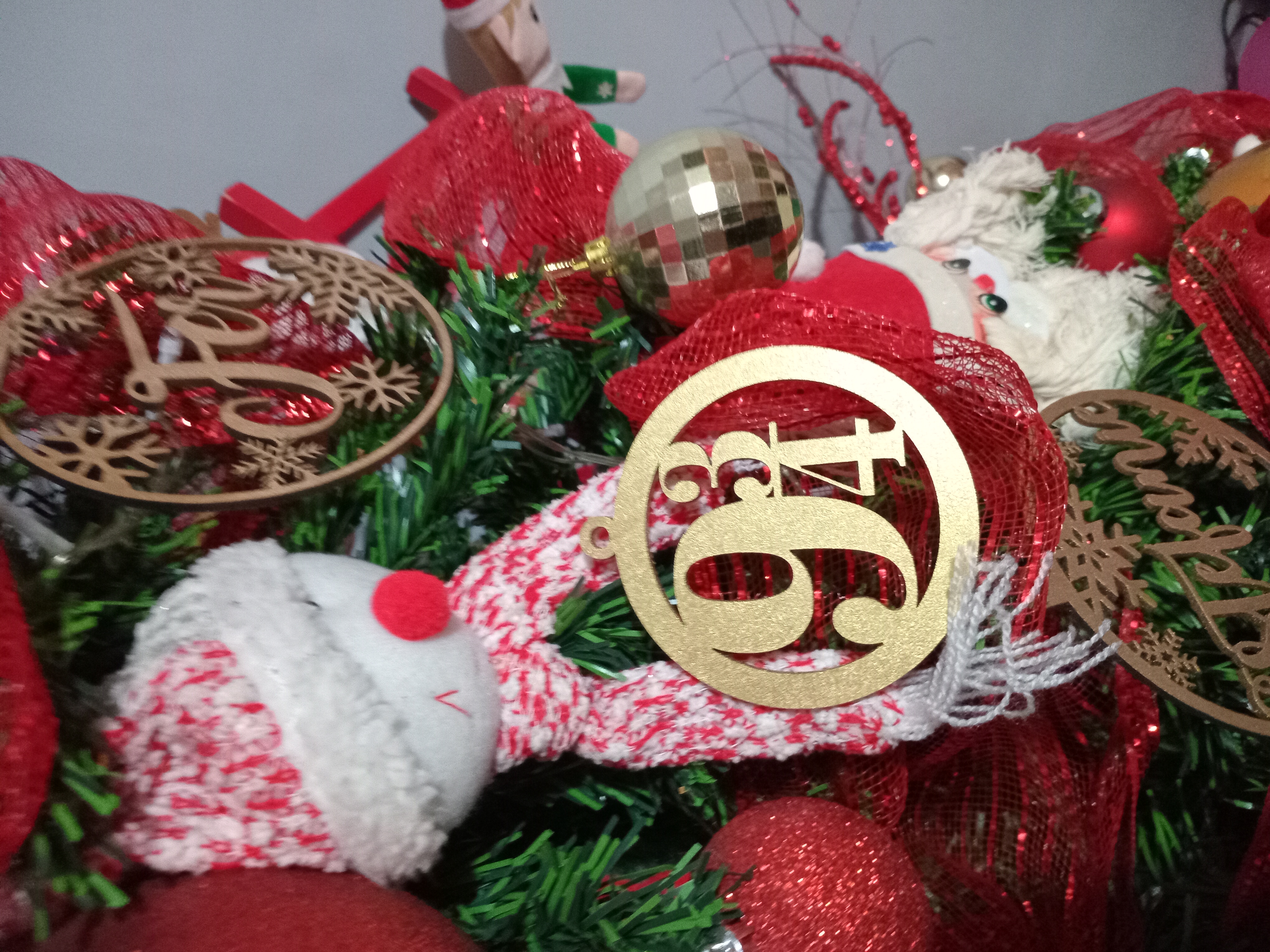 Esfera modelo harry potter en color  dorado.