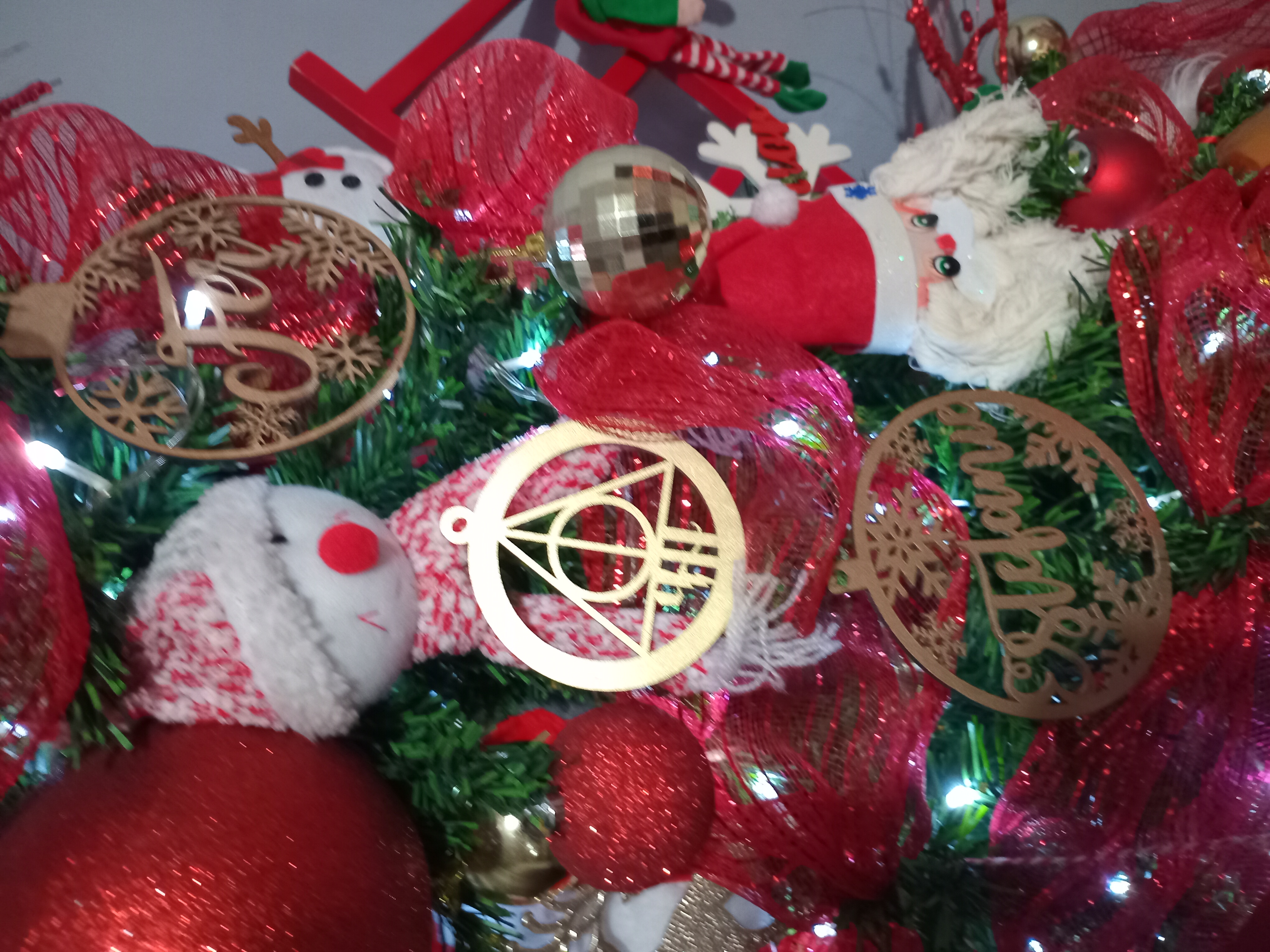 Esfera modelo harry potter en color  dorado.