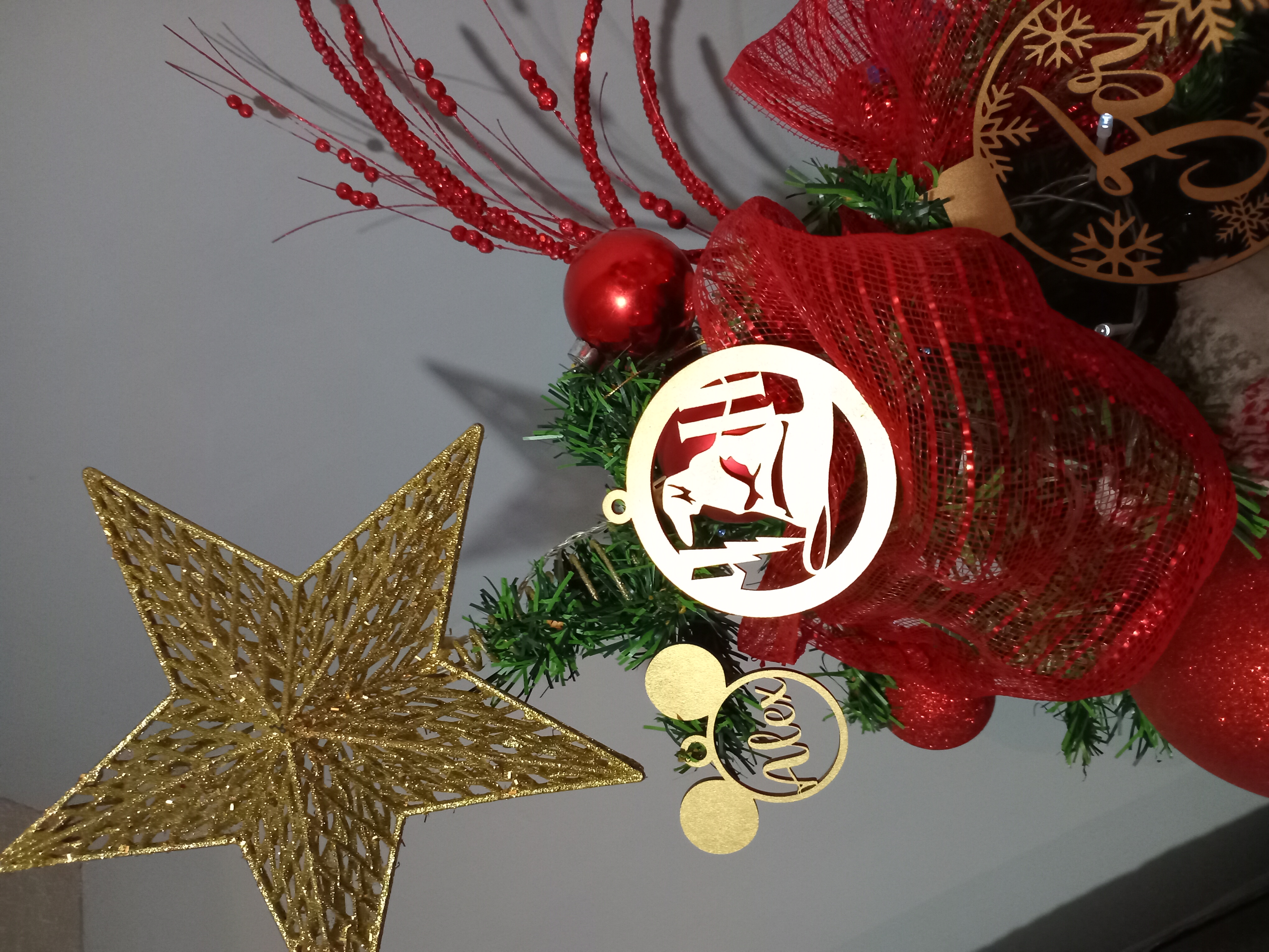 Esfera modelo harry potter en color  dorado.