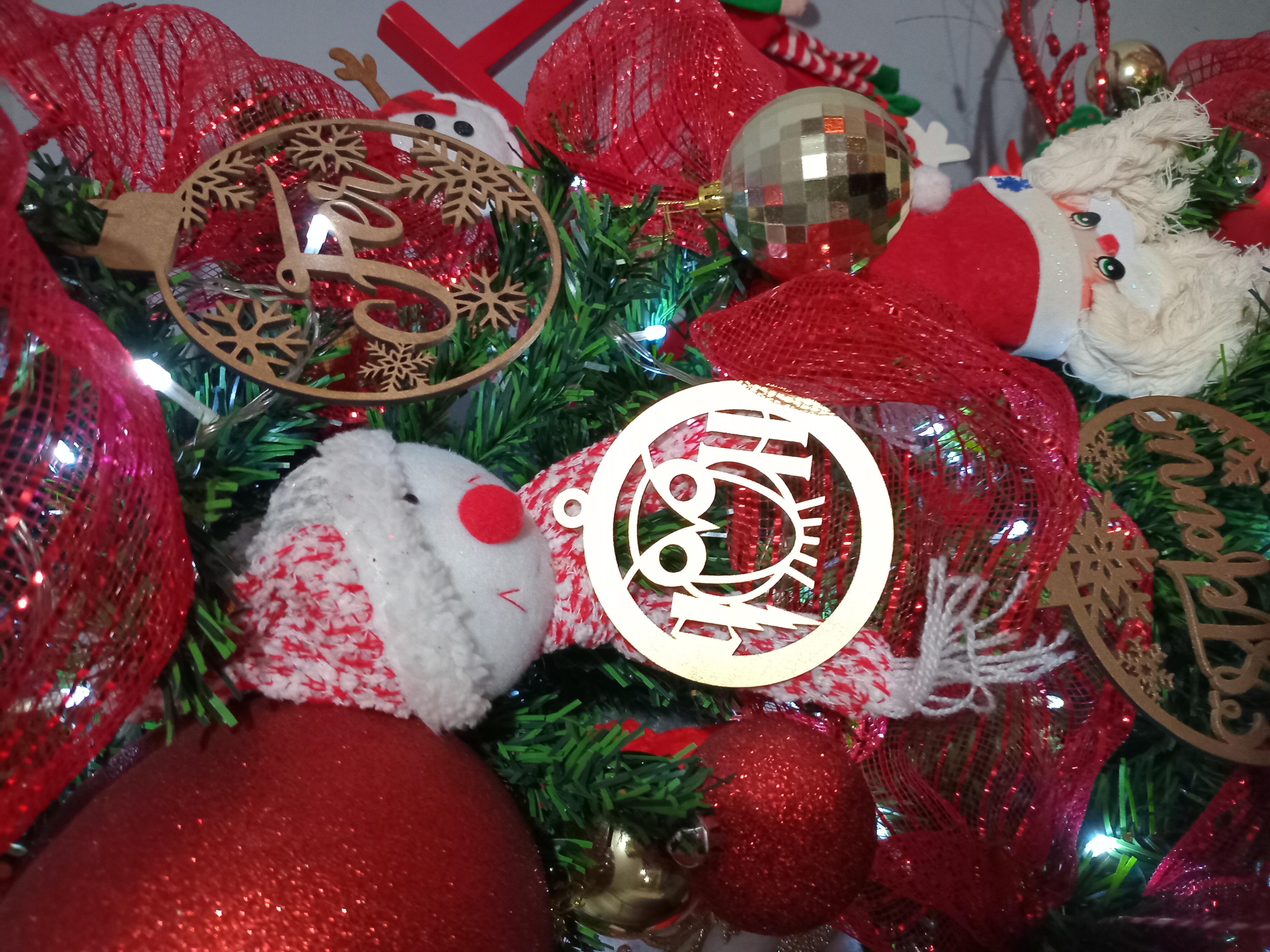 Esfera modelo harry potter en color  dorado.