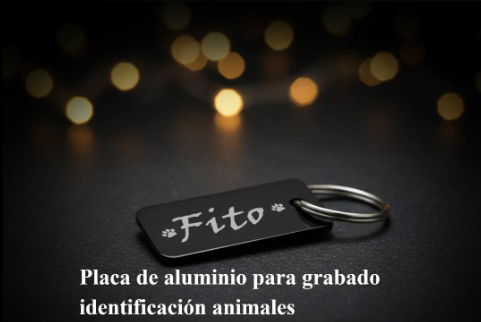 Grabado de texto en placa color negro